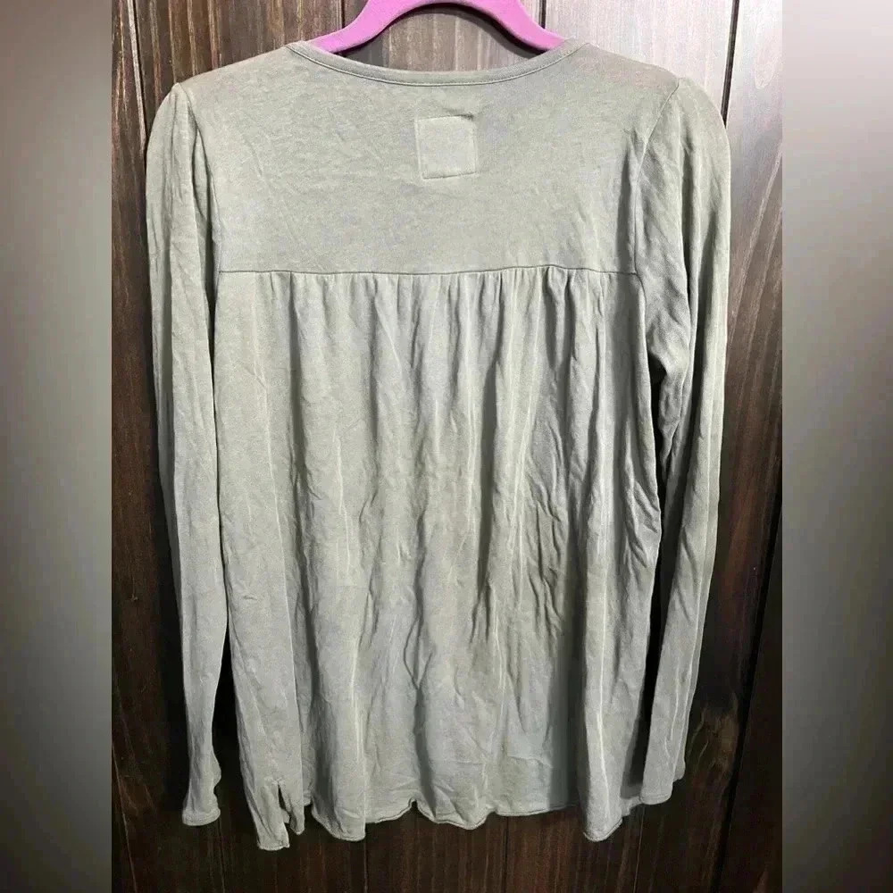 Chaser Mint Long Sleeve 1/2 Button Down Blouse Size M - Picture 2 of 4
